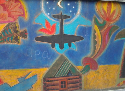 На улице Есенина в Харькове есть дом, который украшен рисунками «против войны» (ФОТО)