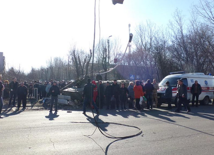 В Константиновке снова митинг. Около ста жителей требуют от украинских военных покинуть город