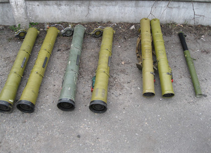 Под Харьковом задержали волонтера, который вез остатки от гранатометов в музей