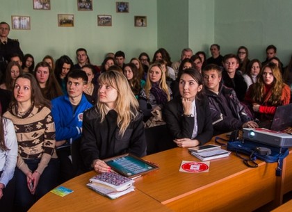 В Харькове снова заработала школа волонтеров