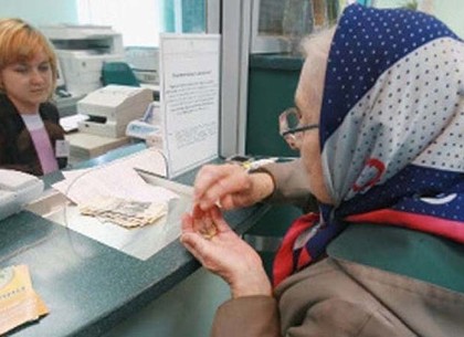 Сегодня в Украине ограничили пенсии работающим пенсионерам