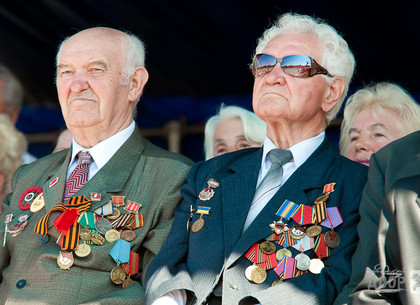 Ко Дню Победы харьковским ветеранам подарят деньги