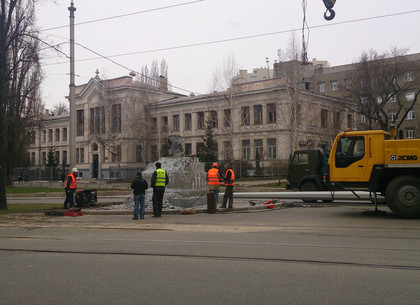 В мэрии Харькова рассказали, когда восстановят взорванную стелу с флагом Украины (ФОТО)