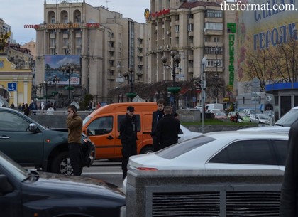 На Крещатике в бронированный BMW сына Порошенко врезался джип с бойцами «Азова»