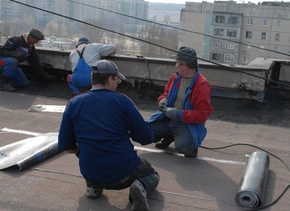 Сколько крыш в жилых домах отремонтируют в Харькове