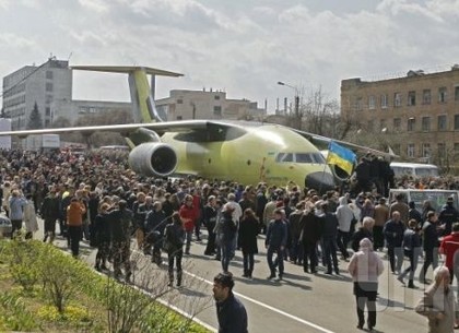 В Киеве презентовали новый украинский транспортный самолет