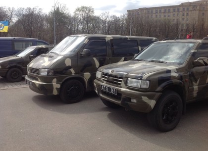 Волонтеры Львова и Харькова передали машины в зону АТО