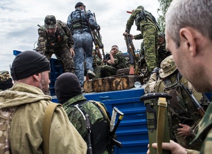 Луганск превратился в военный лагерь боевиков