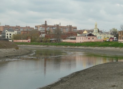Коммунальщики почистили реки Лопань и Харьков: в мае заработает лодочная станция