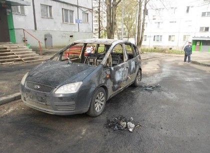 Ночью на Салтовке сожгли машину волонтера (ВИДЕО)