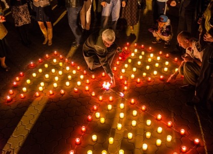В Харькове зажгли свечи по случаю Чернобыльской катастрофы (ФОТО)