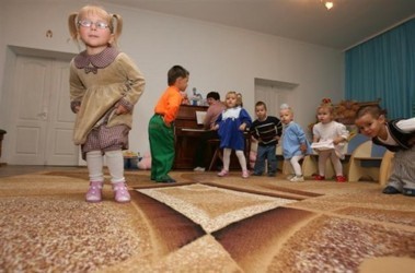 Сколько детей из Харьковщины отдали на воспитание иностранцам. Подробности