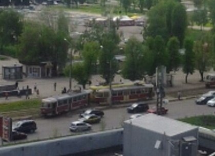 Трамвай сошел с рельсов в районе завода Малышева (ФОТО)