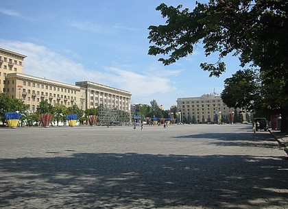 Из-за праздничных мероприятий 9 мая площадь Свободы закроют для транспорта