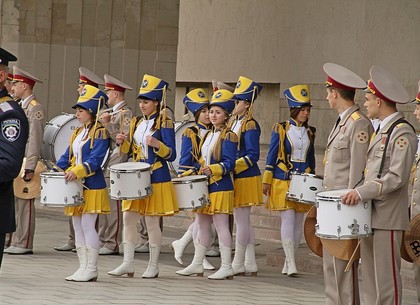 В центре Харькова духовые оркестры играли джаз и песни военных лет