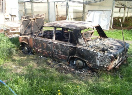 Харьковчанин заживо сгорел в «Копейке», в которой ночевал (ФОТО)