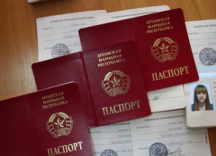 Подростки с Донбасса могут получить украинские паспорта в Харькове, или Что дают паспорта «ЛНР» и «ДНР»