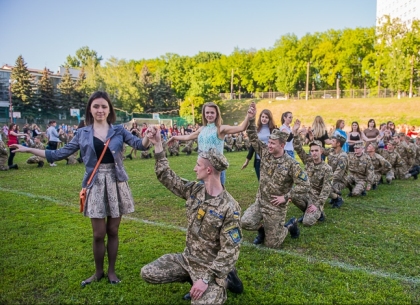 Харьковские курсанты готовятся к установлению танцевального рекорда Украины (ФОТО)