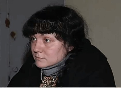 Диверсантку «Терезу», подозреваемую в организации взрыва стелы с флагом Украины, суд снова оставил под стражей