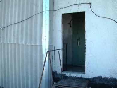 В Харьковских многоэтажках воруют железные двери подвалов и чердаков (ВИДЕО)