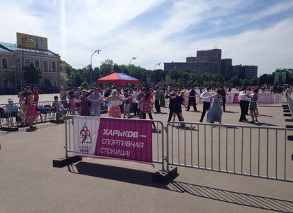 В Харькове проходит первый фестиваль бального танца под открытым небом