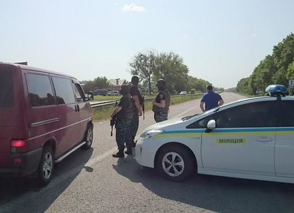 Харьковчанин застрелил двух человек в Люботине и взял заложников на АЗС (Обновляется, ФОТО)