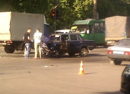 ДТП в Харькове: при лобовом столкновении автомобилей пострадало четыре человека (ФОТО)