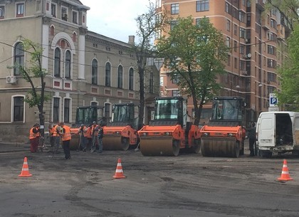 Улицу Чернышевскую закрыли на месяц: здесь перекладывают асфальт