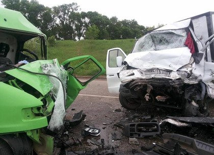 Столкновение «Газели» и Peugeot на окружной: пострадали четыре человека