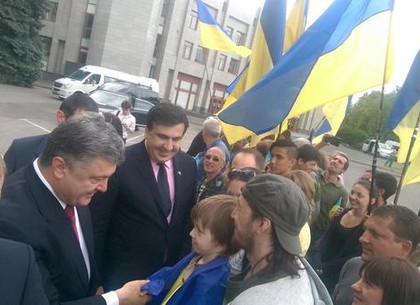 Порошенко сделал Саакашвили украинцем и губернатором Одесской области