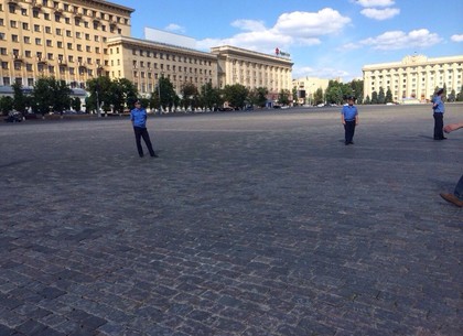 На площади Свободы ищут бомбу. Закрыты станции метро «Университет» и «Госпром» (ВИДЕО, ФОТО)