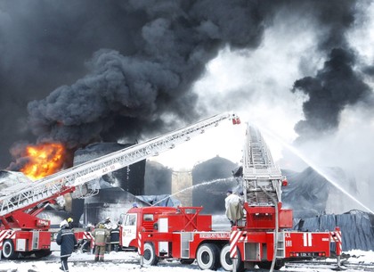 Пожар на нефтебазе под Киевом: осталась гореть одна емкость с топливом