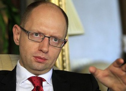 Яценюк заявил об отказе платить по внешним долгам: Украине нужны средства на войну