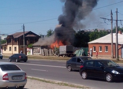 На улице Шевченко горел заброшенный дом (ФОТО)