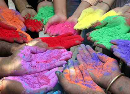 Фестиваль Холи в Харькове: обсыпание красками и индийская дискотека