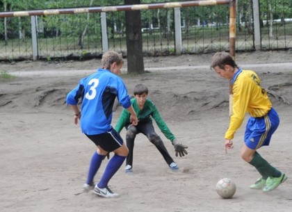 На каникулах в Харькове отремонтируют школьные стадионы