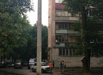 Трагедия на Салтовке: полуторагодовалый малыш упал с девятого этажа и разбился (ФОТО)