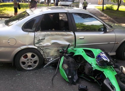 Нетрезвый харьковчанин на мотоцикле врезался в иномарку