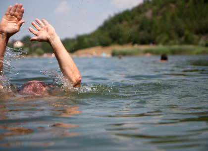 На Харьковщине во время купания утонул мужчина
