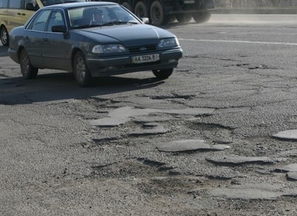 Тяжеловесные фуры будут штрафовать на ремонт дорог