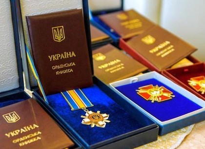 Порошенко наградил харьковчан ко Дню Конституции Украины