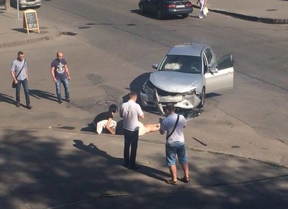 ДТП в центре Харькова: под колеса иномарки попала женщина (ФОТО)
