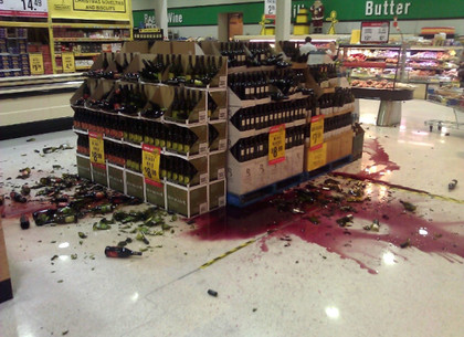 Нетрезвый харьковчанин устроил погром в винном отделе супермаркета