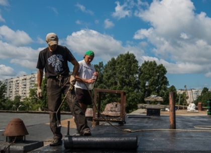 Как ремонтируют крыши харьковских школ (ФОТО)