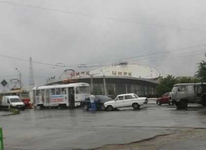 Авария возле кинотеатра «Зирка»: движение трамваев в центр заблокировано (ФОТО)