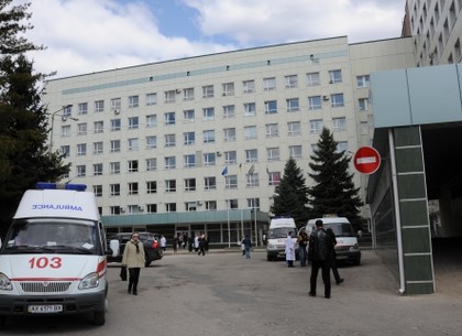Харьковчанку, на которую упала ветка клена и повредила позвоночник, выписали из больницы