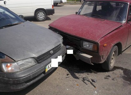 В Харькове столкнулись Лада и Toyota, а в Богодухове - два ВАЗа (ФОТО)