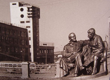 Памятник Сталину в военное время разбили фашисты (ФОТО)