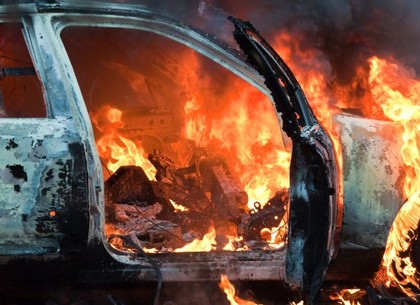 Сгоревший на Салтовке автомобиль принадлежит предпринимателям с Барабашово