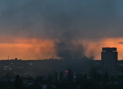 Пожар в НИИ на Салтовке: спасатели работали всю ночь (Обновлено, ВИДЕО, ФОТО)
